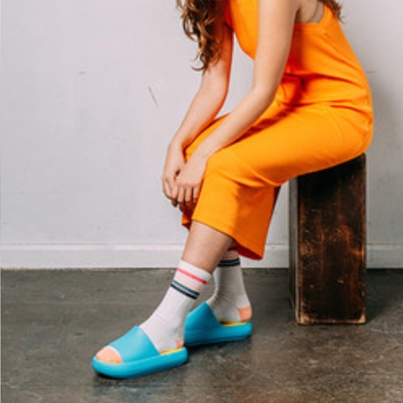 J Slides Platform Beach Sandals - Picture 5 of 6